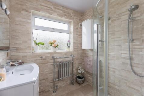 Park Lane 2 Shower Room.jpg