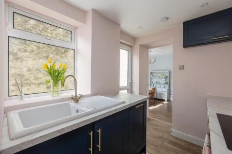 Castle Road 5 Kitchen-2.jpg