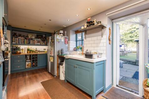 Northdale Cottages 2 Kitchen-3.jpg