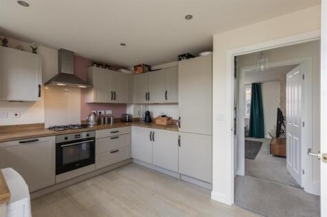 Rye Close 21 Kitchen Dining Room-3.jpg