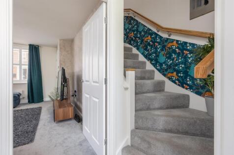 Rye Close 21 Hallway-2.jpg
