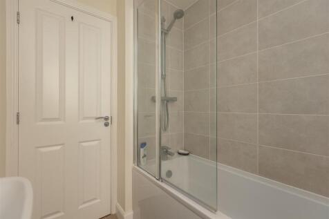 Rye Close 21 Bathroom-2.jpg