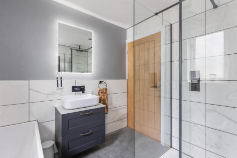 Springfield Lane 15 Bathroom-2.jpg