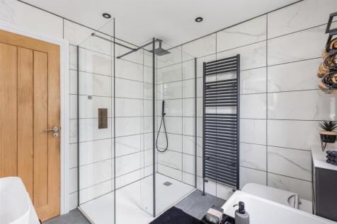 Springfield Lane 15 Bathroom-3.jpg