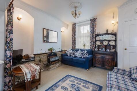 Eastgate 72 Sitting Room-1.jpg