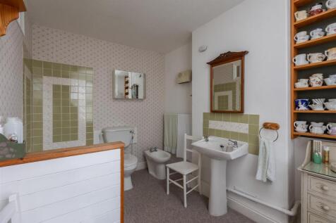 Eastgate 72 Bathroom-1.jpg