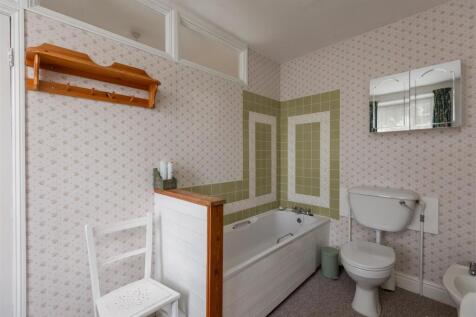 Eastgate 72 Bathroom-2.jpg