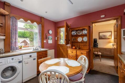 Wydale Low Cottages 1 Kitchen-1.jpg