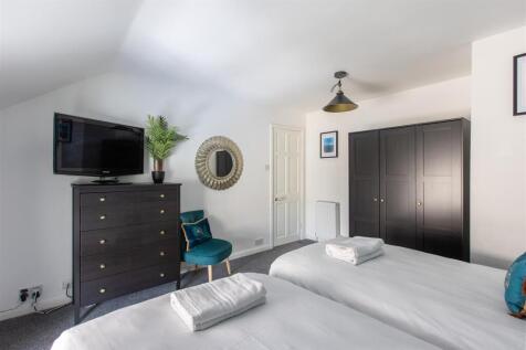 Potter Hill 33A Bedroom 1-4.jpg