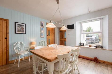 Hill Cottages 3 Kitchen-3.jpg