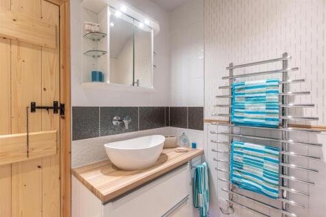 Hill Cottages 3 Shower Room-3.jpg