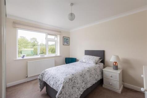 Langsett Bedroom 1-1.jpg