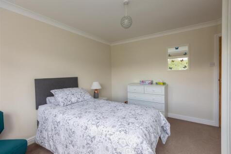 Langsett Bedroom 1-4.jpg