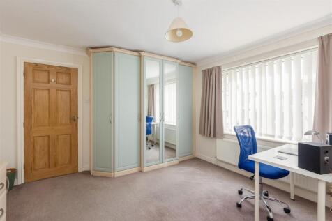 Langsett Bedroom 2.jpg