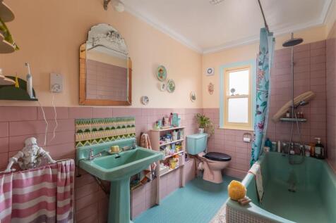 Piercy End 44 Bathroom.jpg