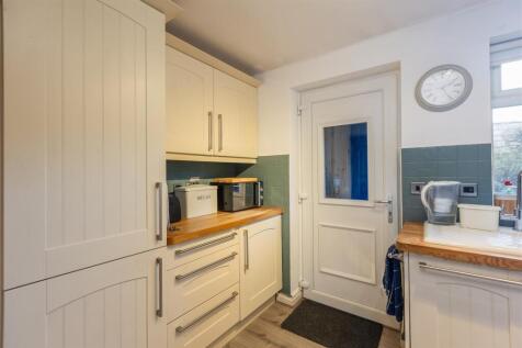 Eastgate 51 Kitchen-2.jpg