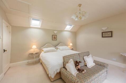 Corner Cottage Bedroom 1-2.jpg