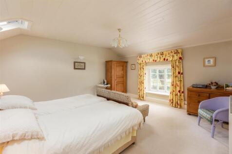 Corner Cottage Bedroom 1-1.jpg
