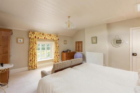 Corner Cottage Bedroom 1-3.jpg