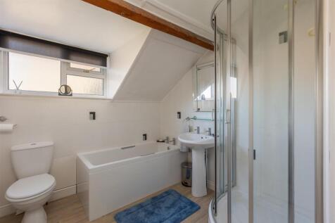 Sevenfields Farm House Shower Room.jpg