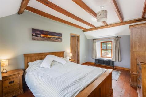 Pennock House Bedroom 1-1.jpg