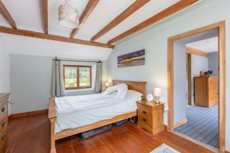 Pennock House Bedroom 1-2.jpg