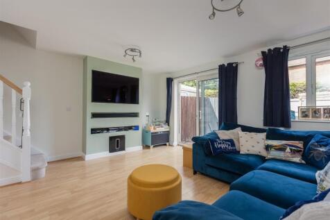 Gault Close 2 Sitting Room-1.jpg