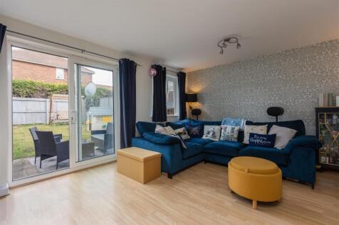 Gault Close 2 Sitting Room-2.jpg