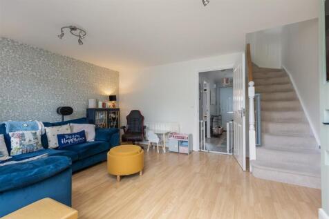Gault Close 2 Sitting Room-3.jpg