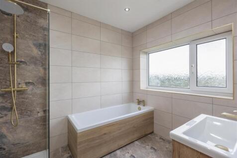 Chestnut Avenue 9 Bathroom.jpg