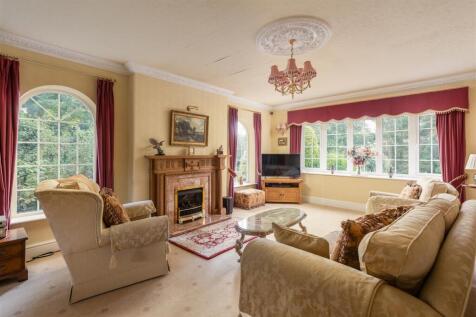 Treetops Sitting Room-1.jpg