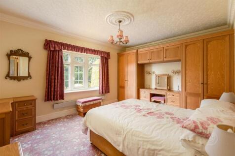 Treetops Bedroom 1-1.jpg