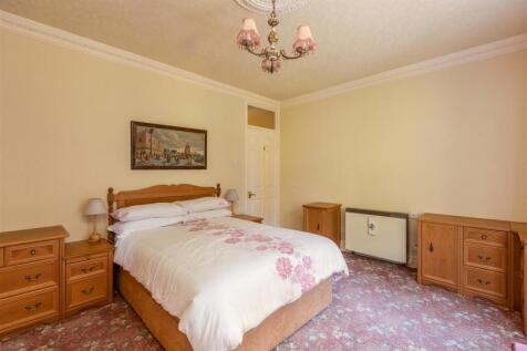 Treetops Bedroom 1-2.jpg