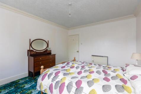Treetops Bedroom 2-2.jpg