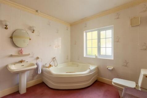 Treetops Bathroom-1.jpg