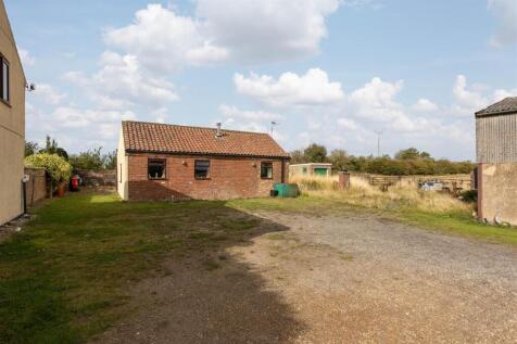 East Farm Barn External-3.jpg