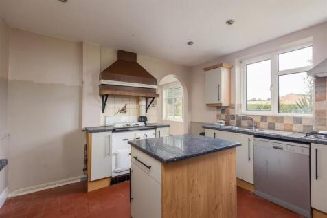 Hemsworth Lodge Kitchen-3.jpg