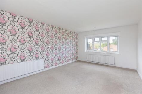 Hemsworth Lodge Bedroom 1-1.jpg