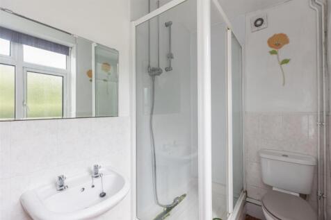 Hemsworth Lodge Shower Room.jpg