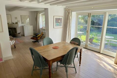 Dining room 1.JPG