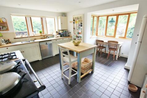 Kitchen 2.JPG