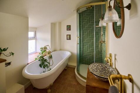 BA15_2HG BATH 1 LO RES_.jpg