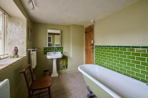 THE OLD HOUSE_2X BATHROOMS_LO RES_ 12.jpg