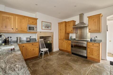 BA15 2HG KITCHEN LO RES_ 2.jpg