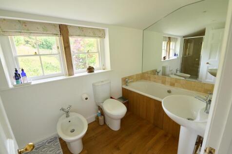 BA15 2HG MAIN BATHROOM LO RES_ 2.jpg