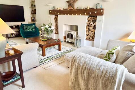 Living room 4.jpg