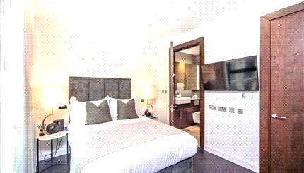 Master Bedroom (2)