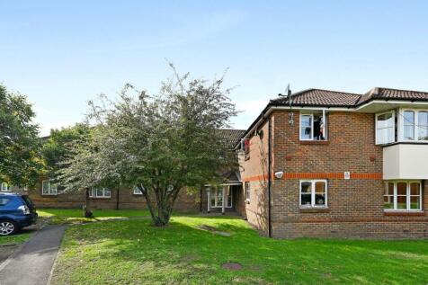 BCHUNTB - 8 Stirling Grove - Exterior1 (1).JPG
