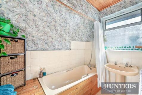 LYNCROFT GARDENS, 25.jpg