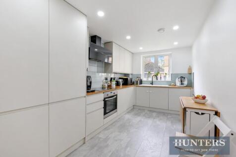 OAKLEY COURT (4).jpg